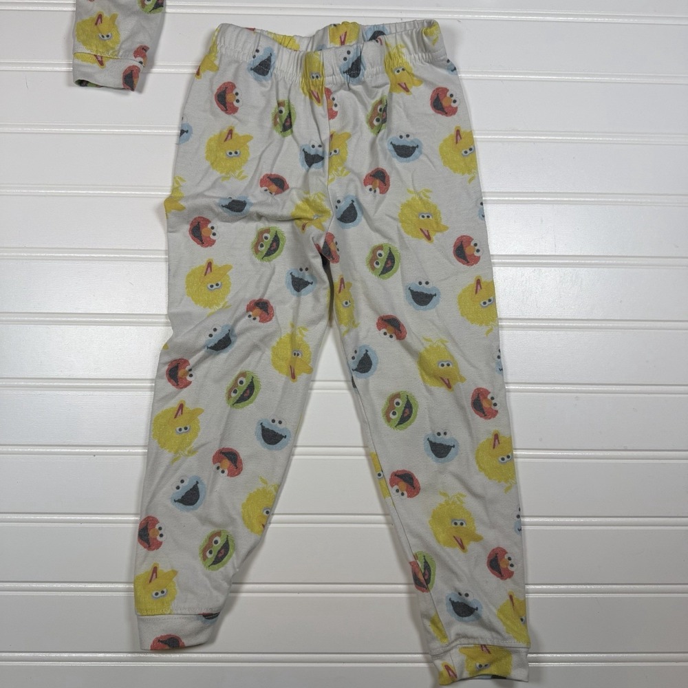 Copper Pearl Sesame Street Pajama Set Size 2T Multicolor GUC - Picture 4 of 4